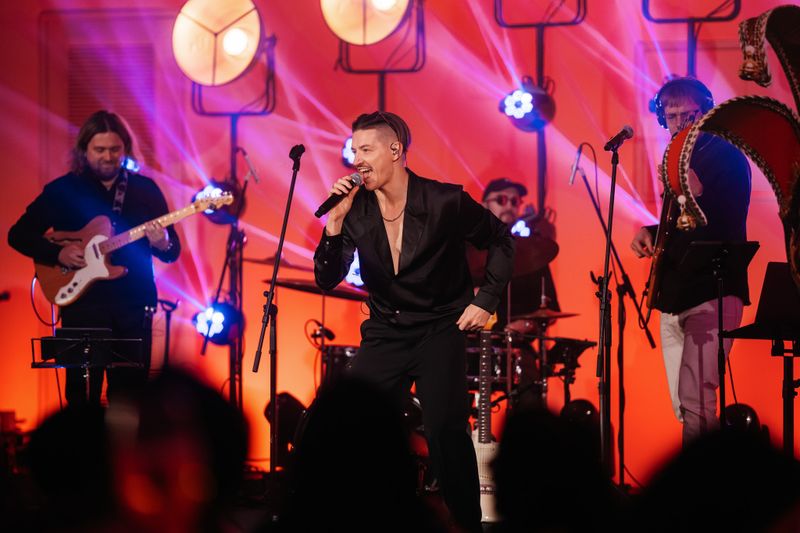 TOMAS LEGEND - "Love Stories in Rock"