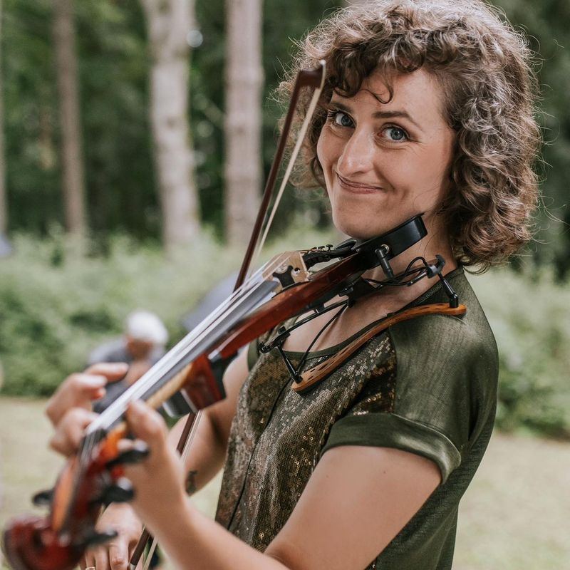 Garbanė su smuiku #2