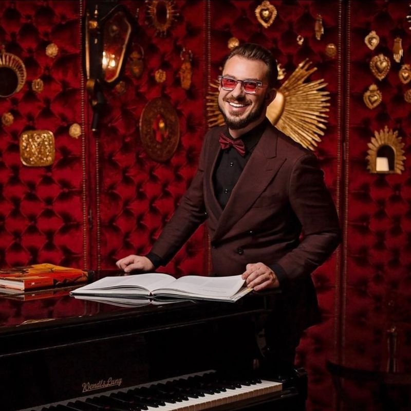 
V. Straižys 🎤🎹
Premium Vocal & Elite Piano 

