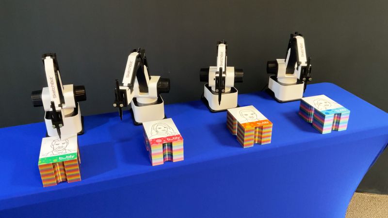 Robotas, gyvai piešiantis portretus #5