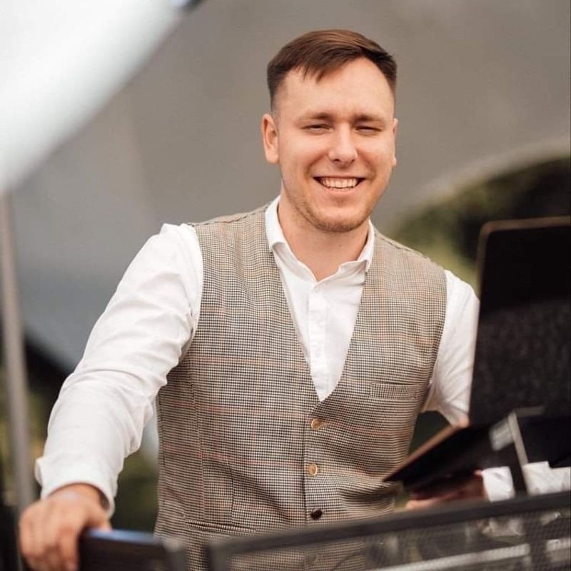 Dominykas' DJ | Garsas | Apšvietimas | Gyva muzika