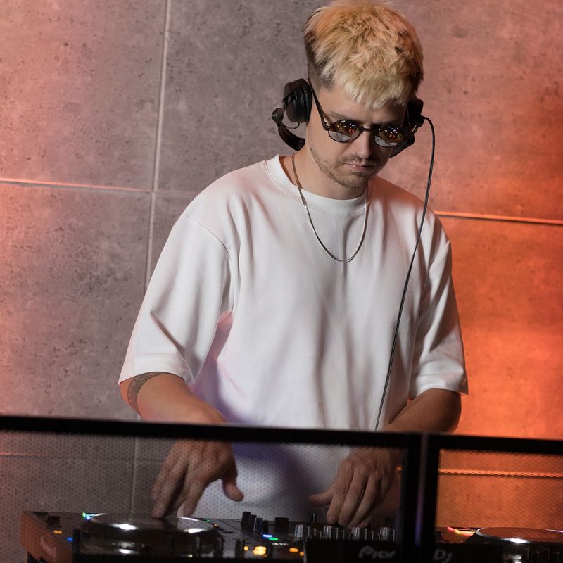 Rankas aukštyn / Gytis