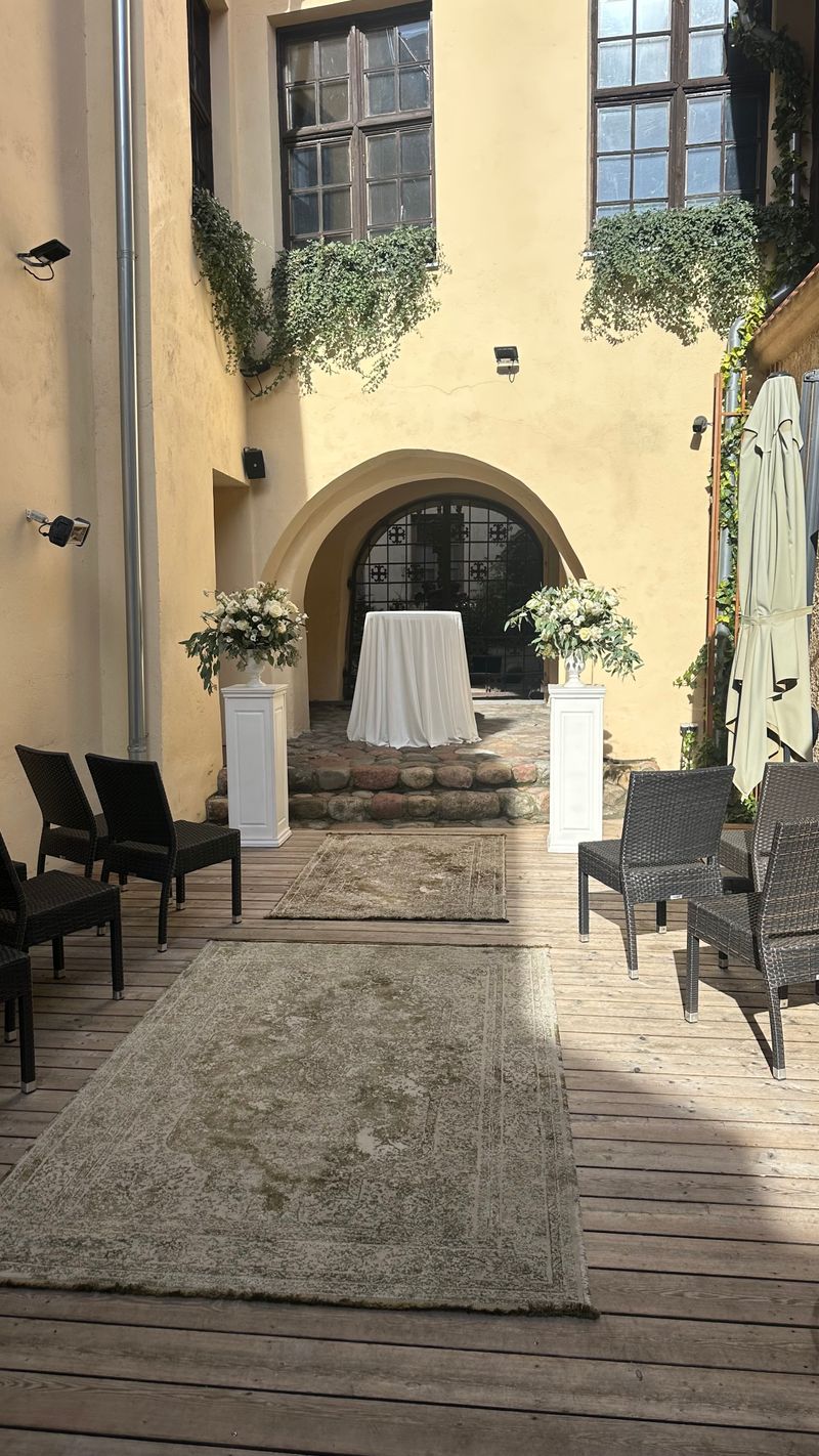 Le Garden Rotušė | Tuoktuvių ceremonija kiemelyje #4