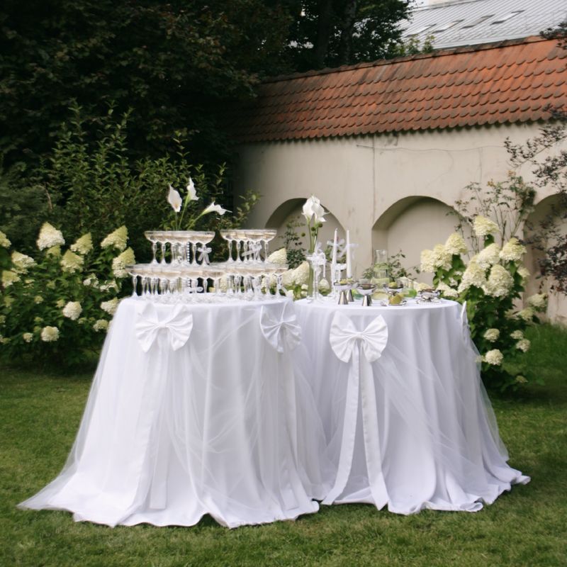 Šampano menas. Šampano staliukai