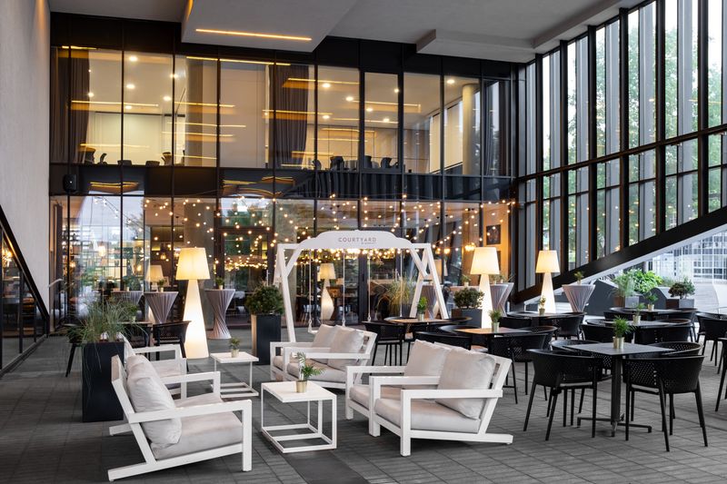 Courtyard by Marriott: Vasaros Terasa