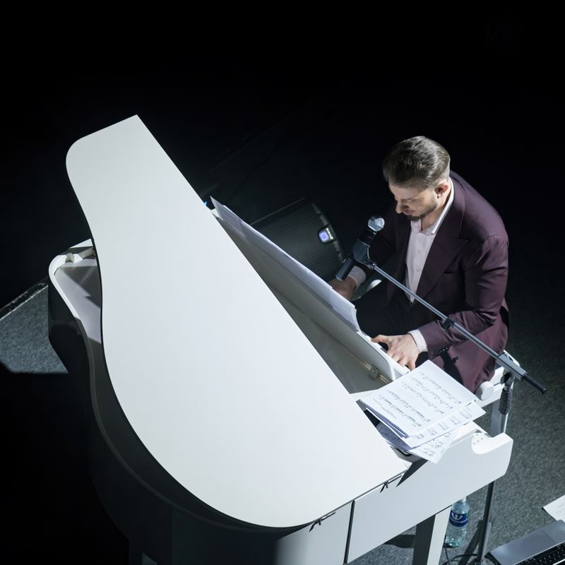 
V. Straižys 🎤🎹
Dainininkas/pianistas virtuozas
 #2