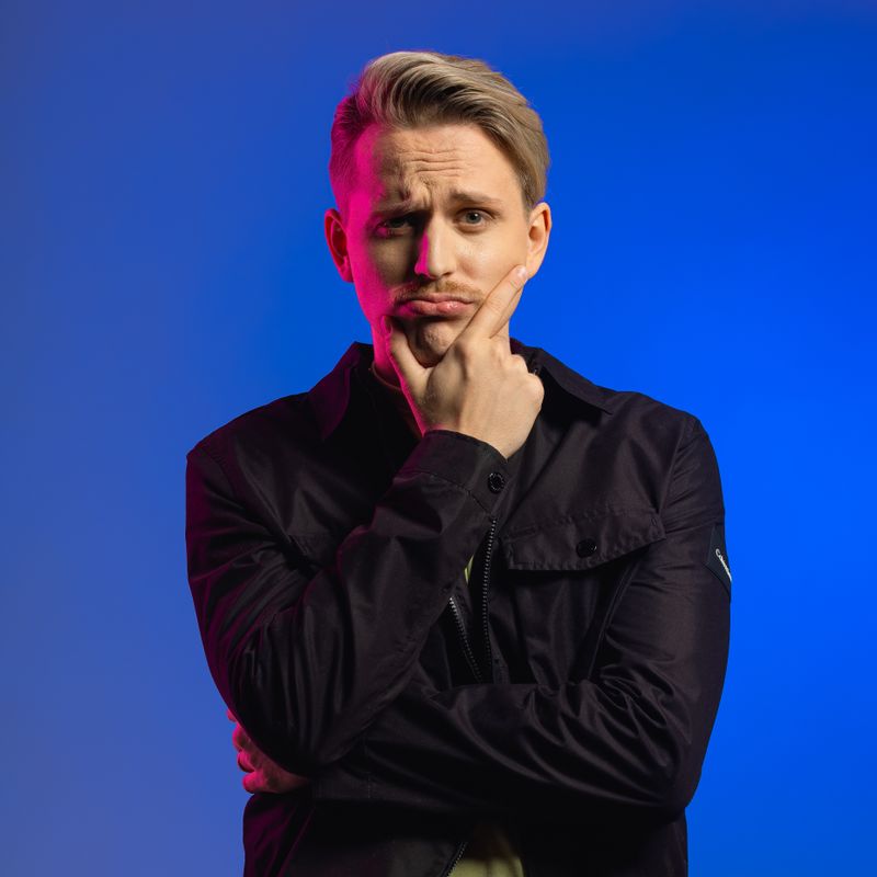 Žygimantas Gečas 
Dainuojantis renginių vedėjas