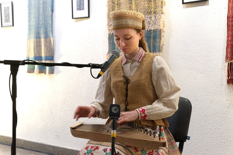 Kanklininkė/dainė Anikė – Muzika kuria Tave