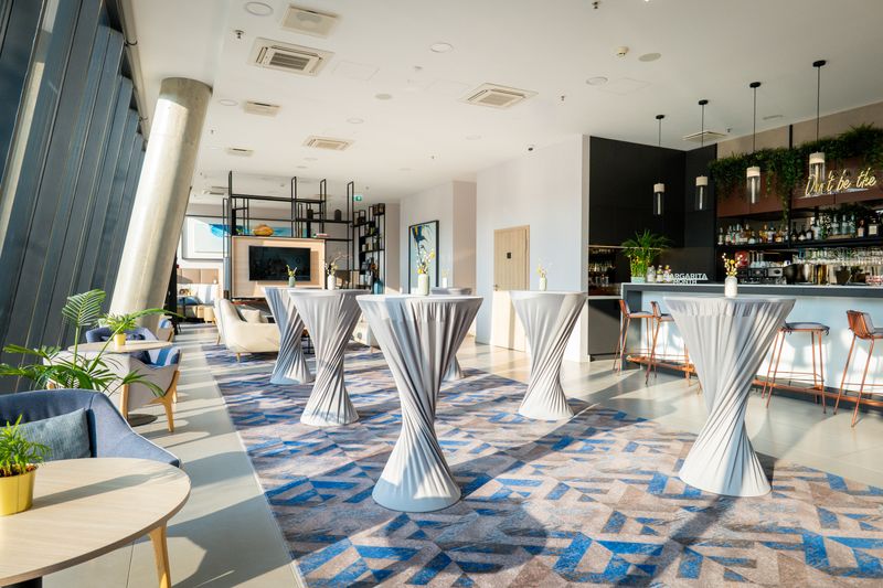 Courtyard by Marriott: Lobby Baras