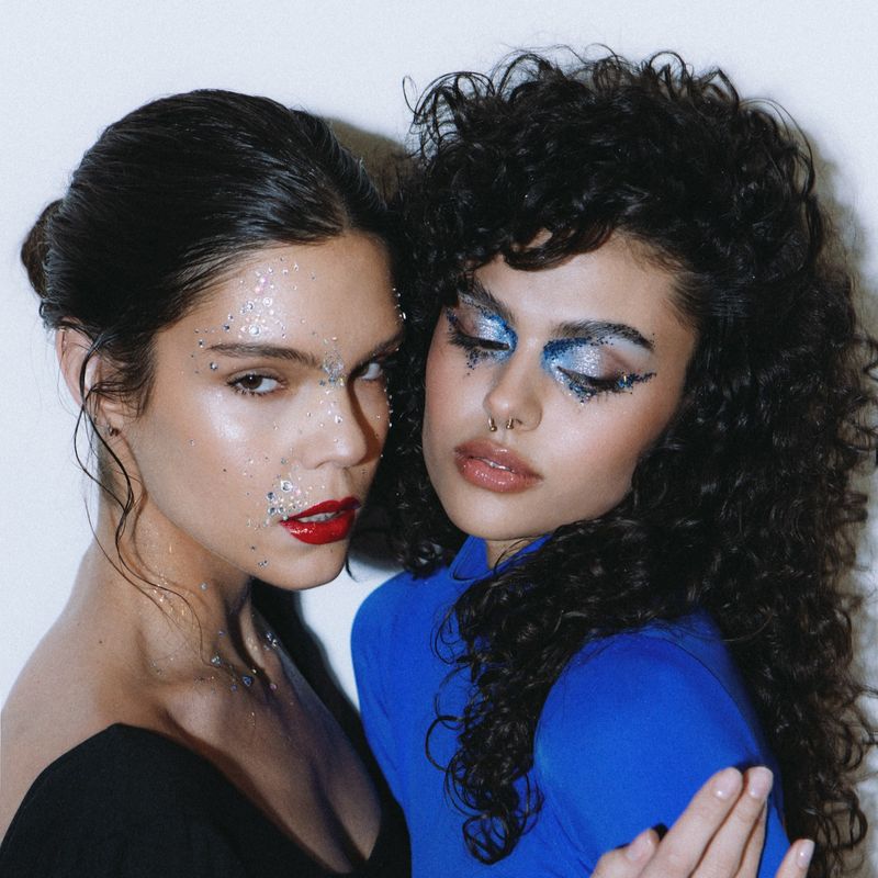 GLITTER STATION / BLIZGUČIŲ STOTELĖ