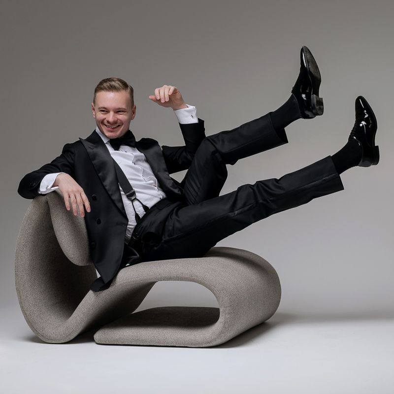 Daugiakalbis Vedėjas DENIS RAS | ENG/LT/RU