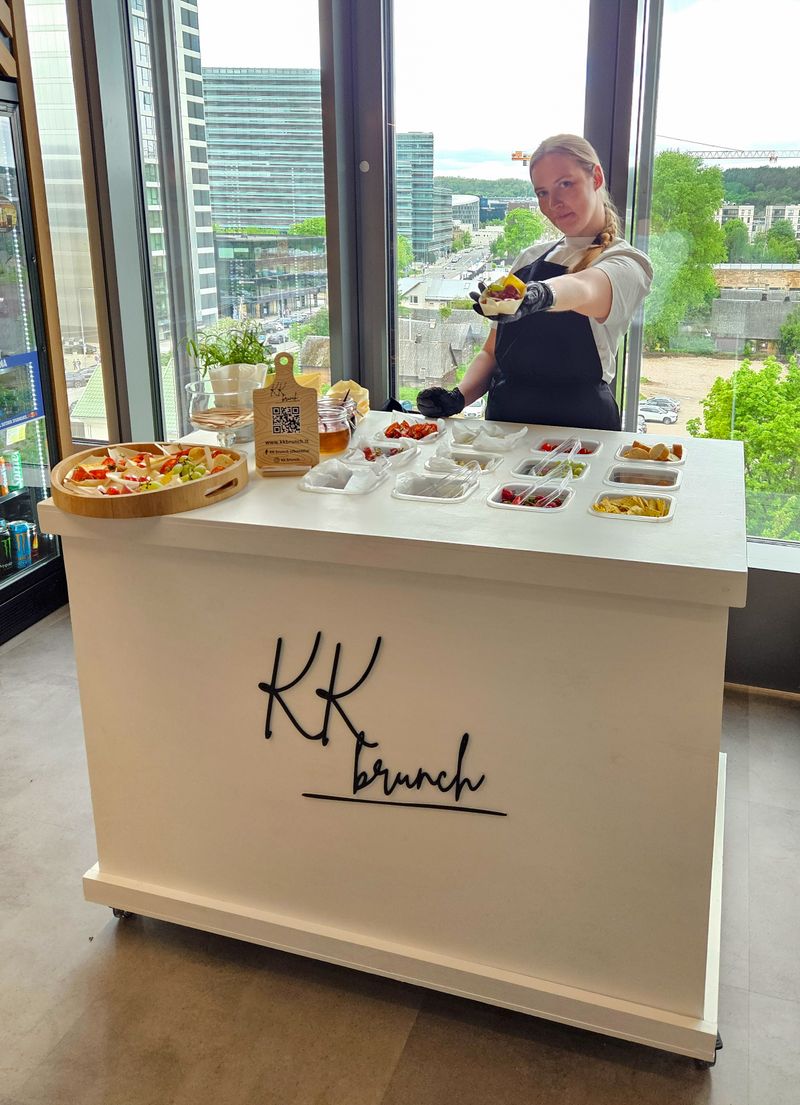 KK brunch užkandžių stalas - su šampano staliuku!