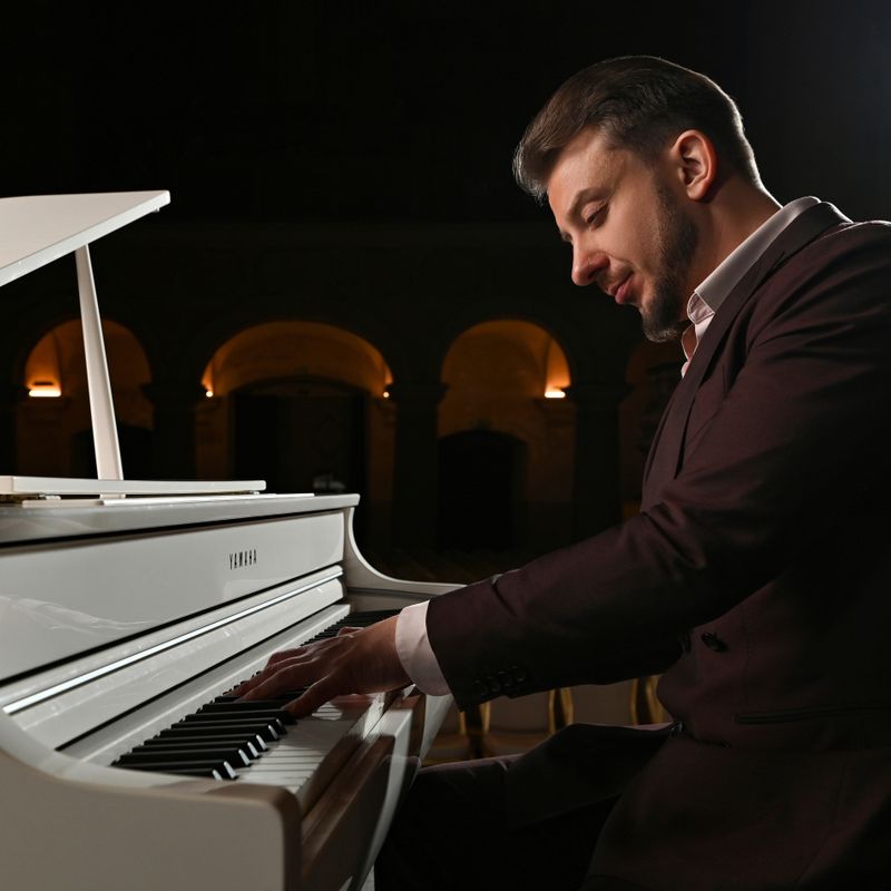 
V. Straižys 🎤🎹
Dainininkas/pianistas virtuozas
