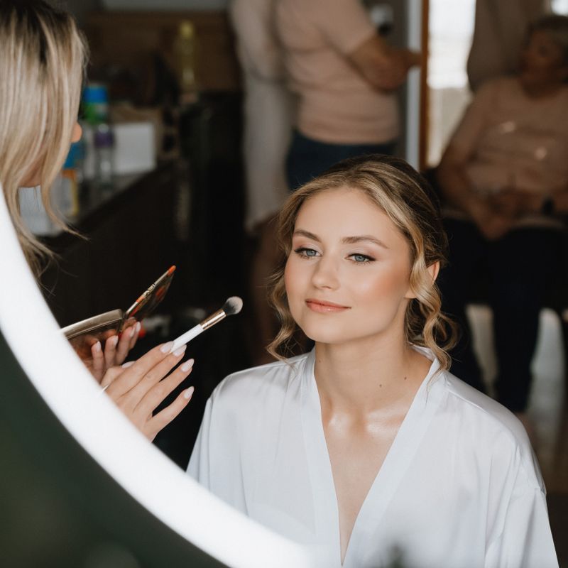 Makeup & Style by Ana
Makiažas ir šukuosenos #5
