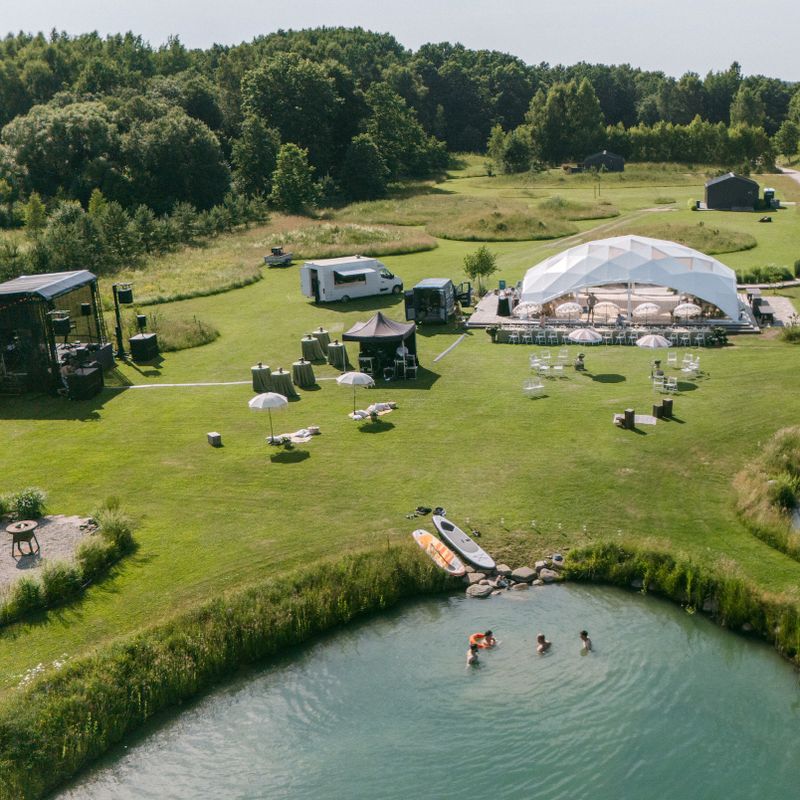 Be laiko paviljonas Pievoje